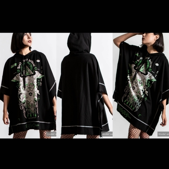 Illuminated Batwing Killstar Poncho - Picture 1 of 1